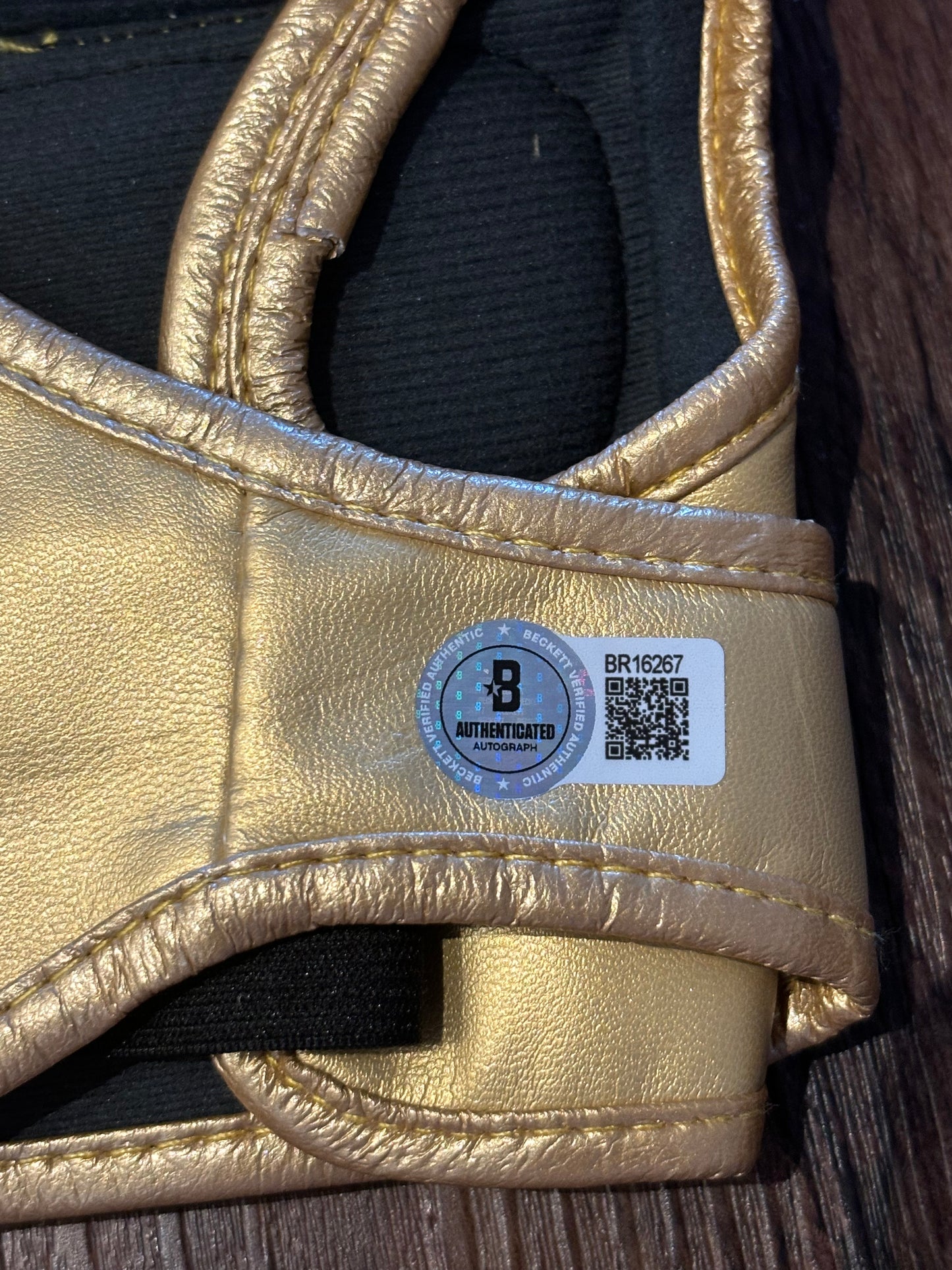 Alex Pereira Signed Gold UFC Glove Beckett QR Holo COA