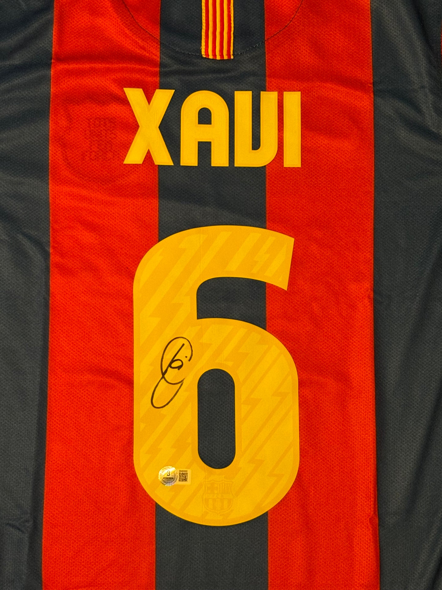 Xavi Signed Barcelona Shirt Beckett COA QR Holo