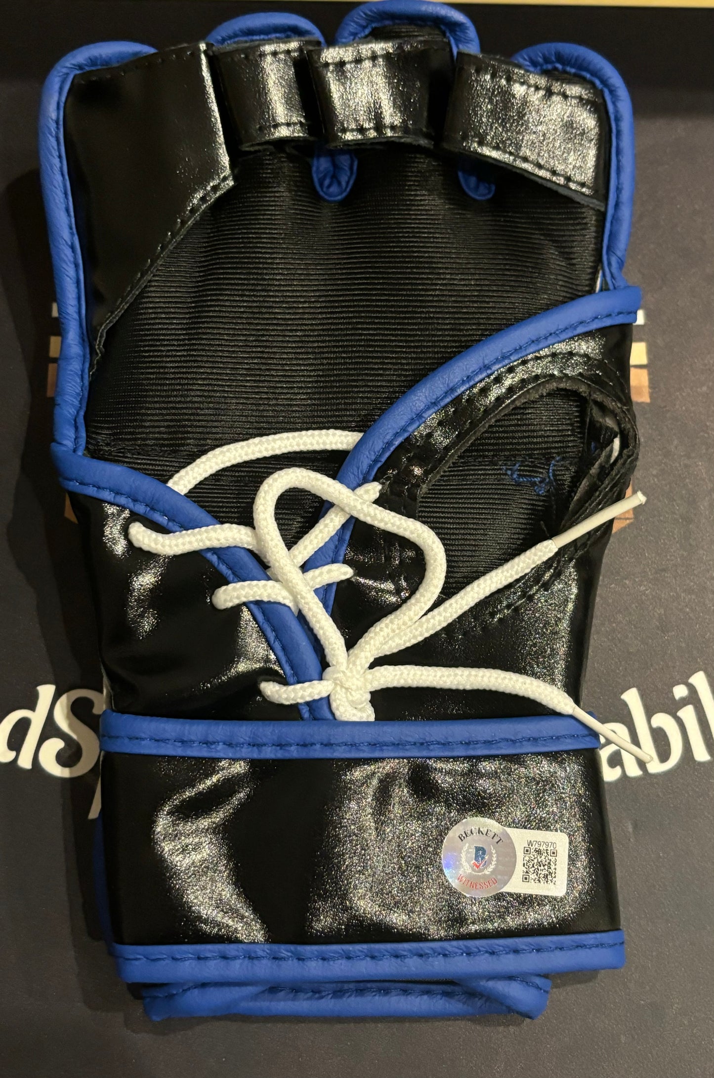MAURICIO SHOGUN RUA SIGNED PRIDE FIGHTING MMA GLOVE BECKETT AUTHORISED/WITNESSED