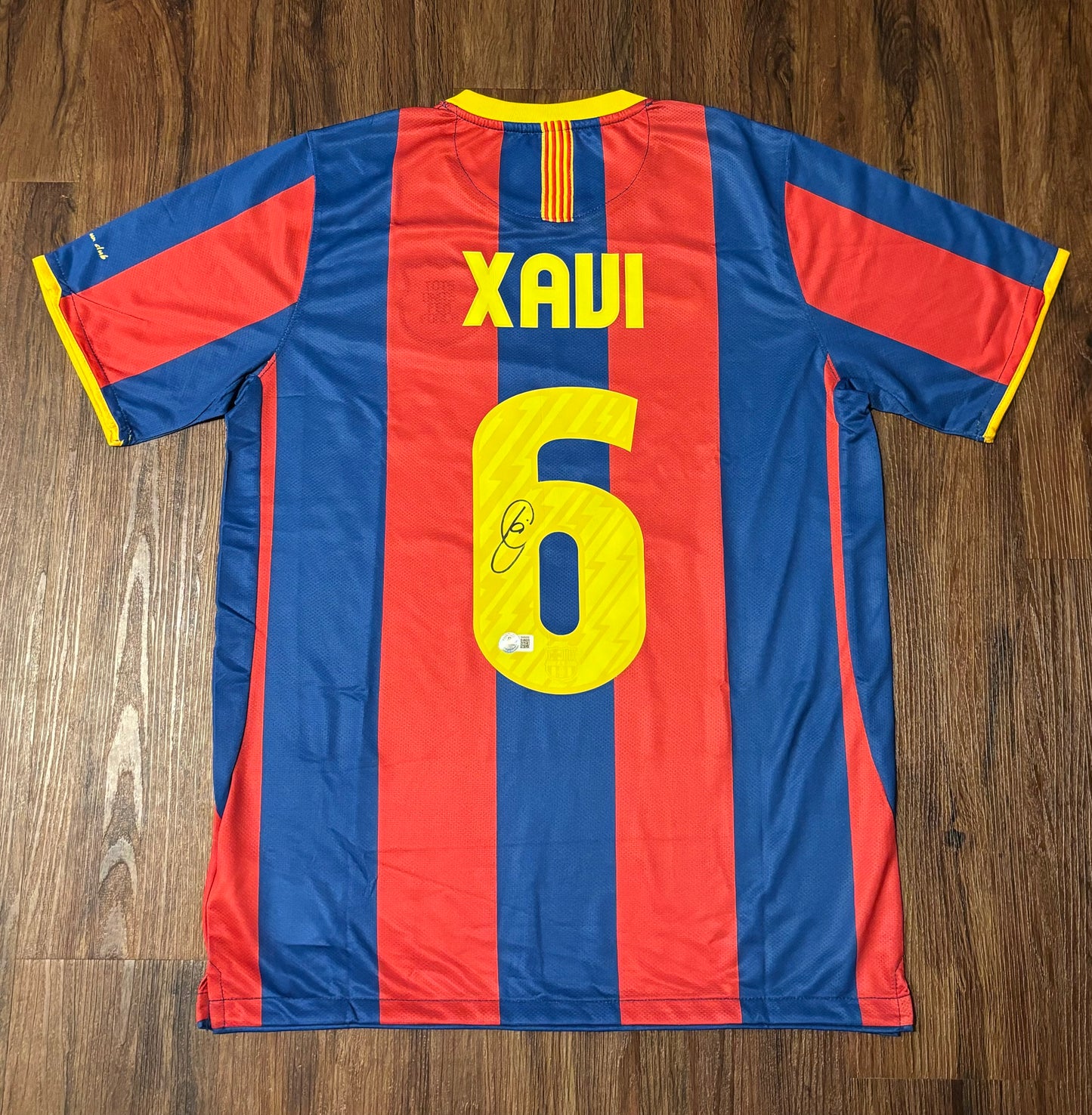 Xavi Signed Barcelona Shirt Beckett COA QR Holo